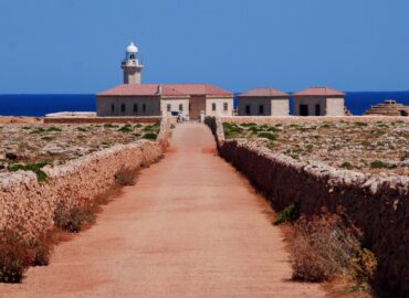 Aprovecha el buen tiempo en Menorca: ¡Descubre la Isla en bicicleta con Velos Joan!